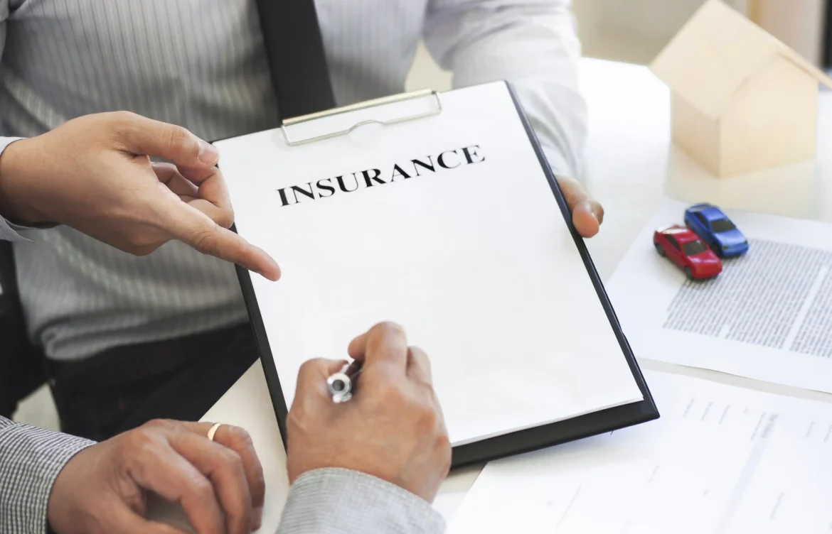 The Advantages and Disadvantages of Different Insurance Plans: